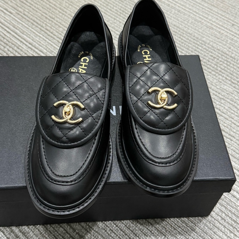 Chanel Women's Black Loafers - Picture 6 of 6